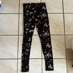 Women's Leggings Size Medium Black Pink Flowered Floral 92% Polyester 8% Spandex